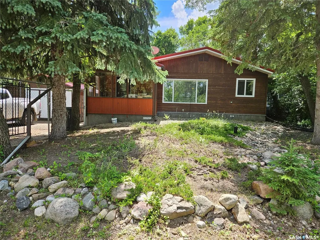 1105 6th Avenue Regina Beach SK S0G 4C0