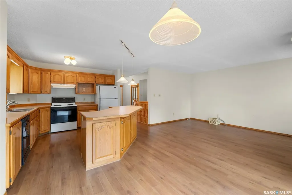 3054 Wascana Glen Regina SK S4V 2L3