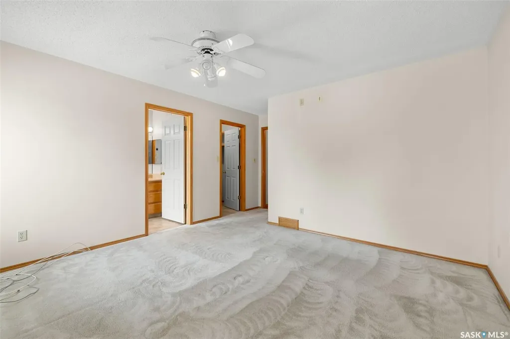 3054 Wascana Glen Regina SK S4V 2L3