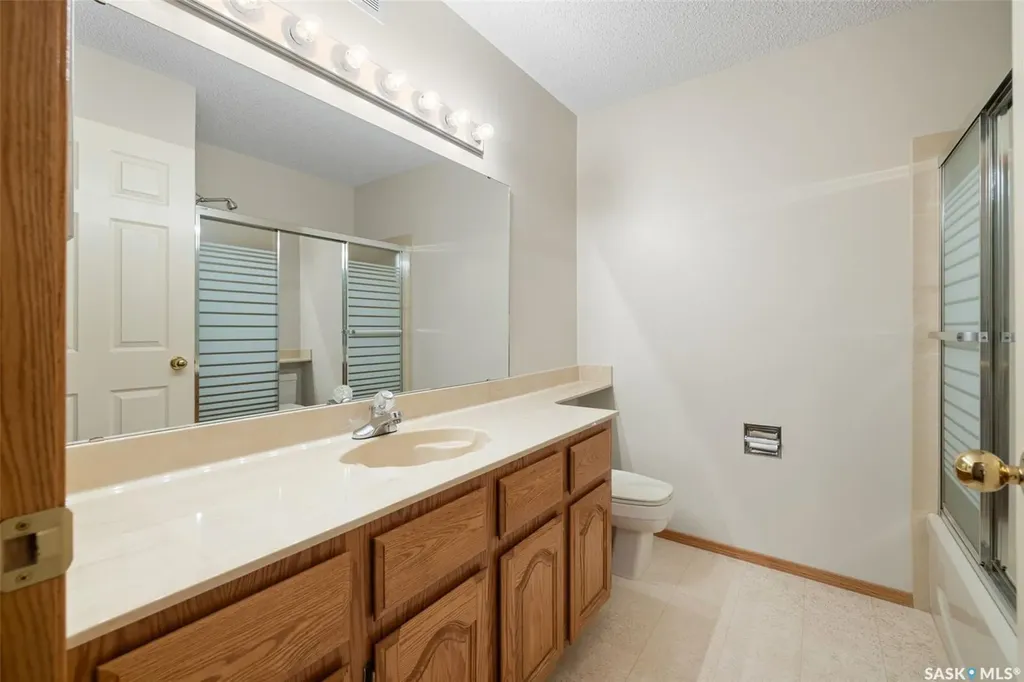 3054 Wascana Glen Regina SK S4V 2L3