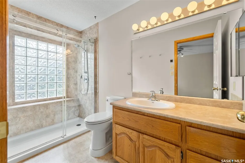 3054 Wascana Glen Regina SK S4V 2L3