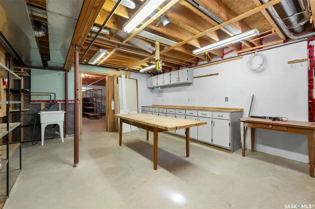 3054 Wascana Glen Regina SK S4V 2L3