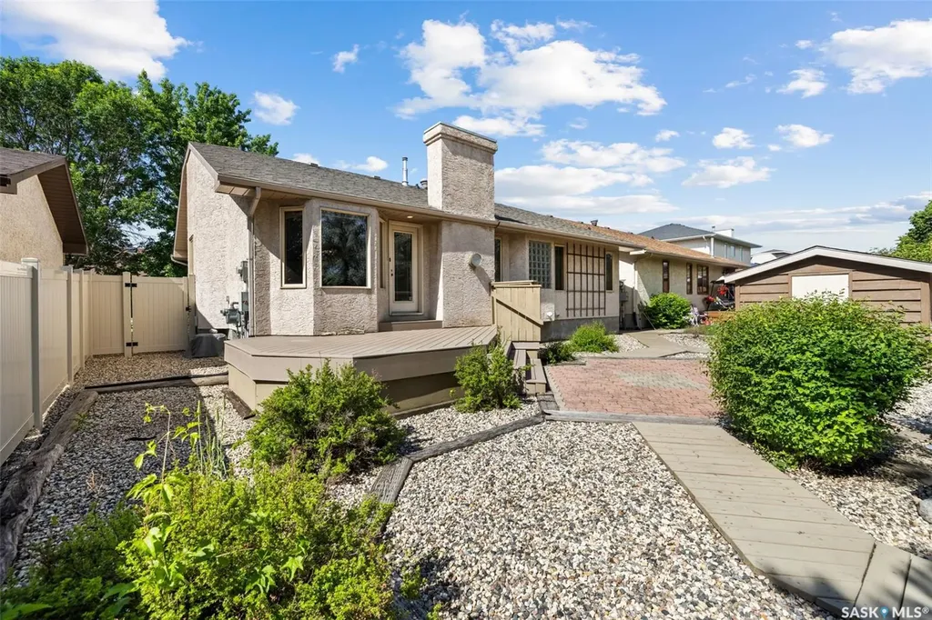 3054 Wascana Glen Regina SK S4V 2L3