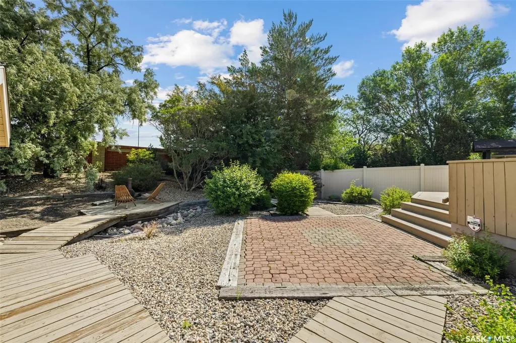 3054 Wascana Glen Regina SK S4V 2L3
