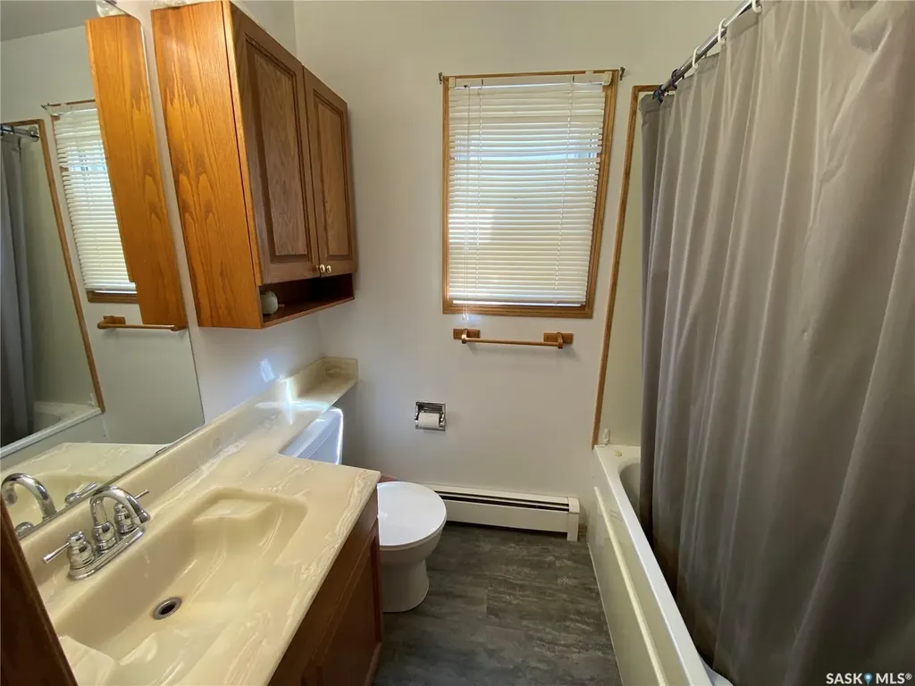 318 5th Avenue W Kindersley SK S0L 1S0