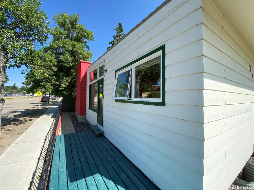 318 5th Avenue W Kindersley SK S0L 1S0