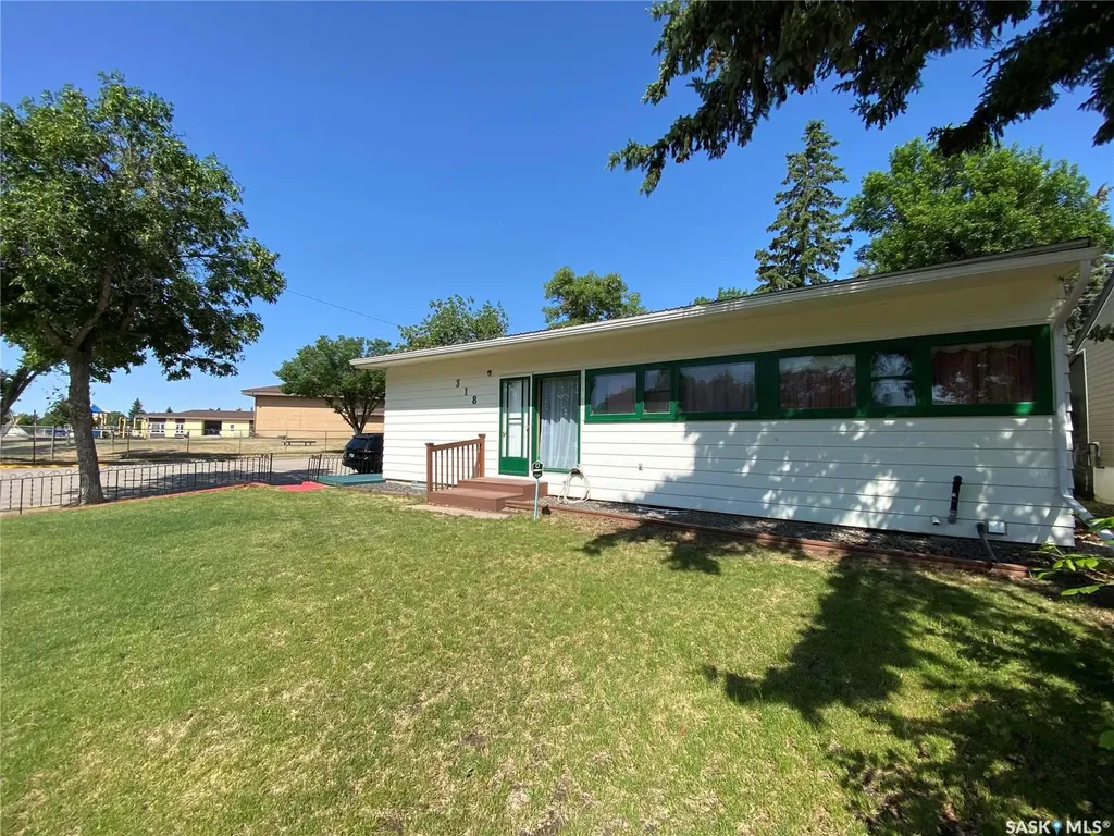 318 5th Avenue W Kindersley SK S0L 1S0