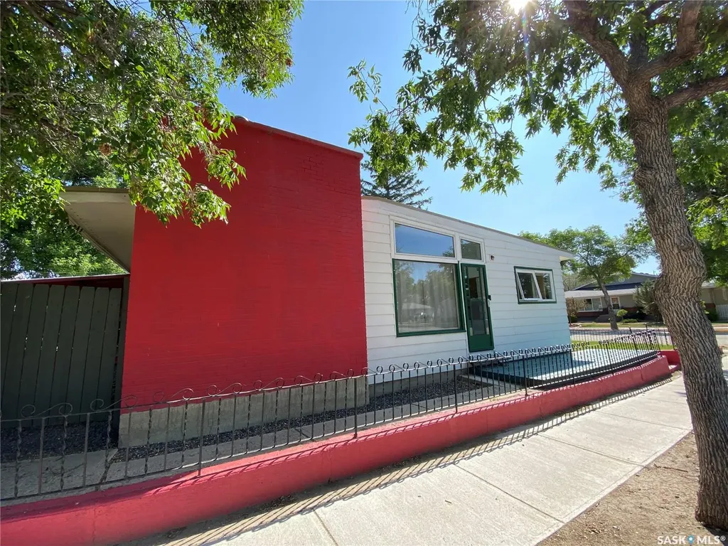 318 5th Avenue W Kindersley SK S0L 1S0