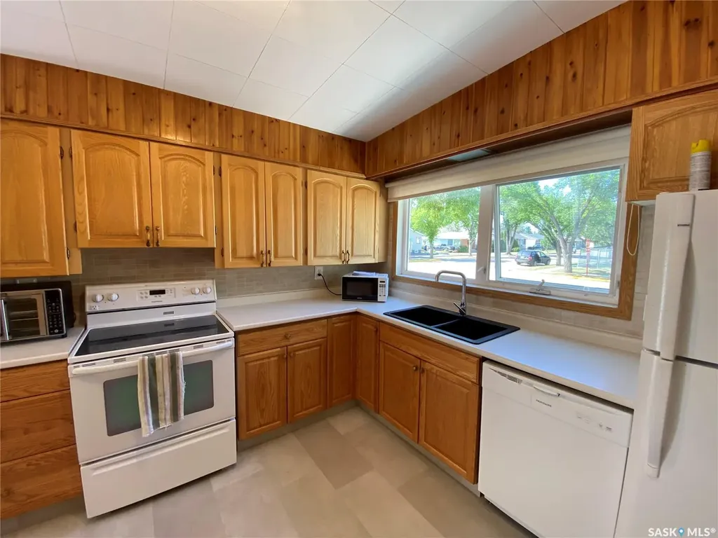 318 5th Avenue W Kindersley SK S0L 1S0