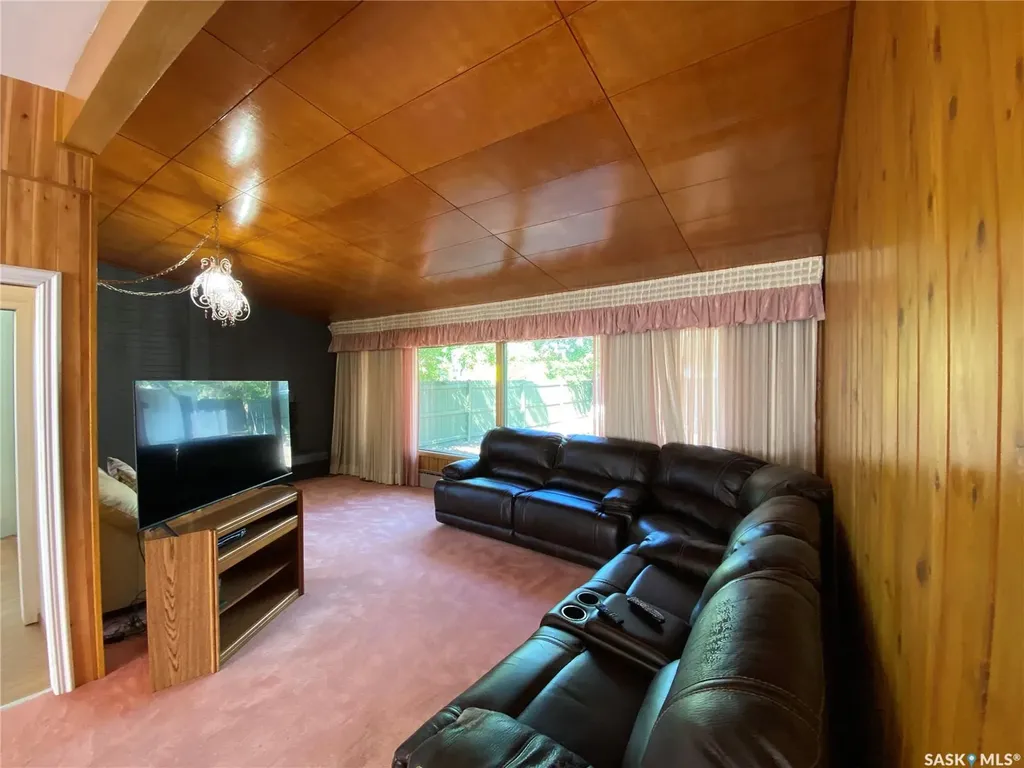 318 5th Avenue W Kindersley SK S0L 1S0