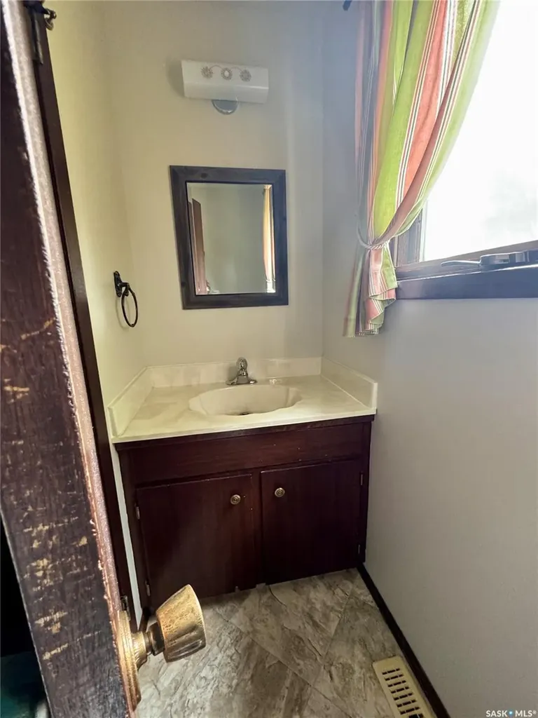 260 Battleford Trail Swift Current SK S9H 4J5