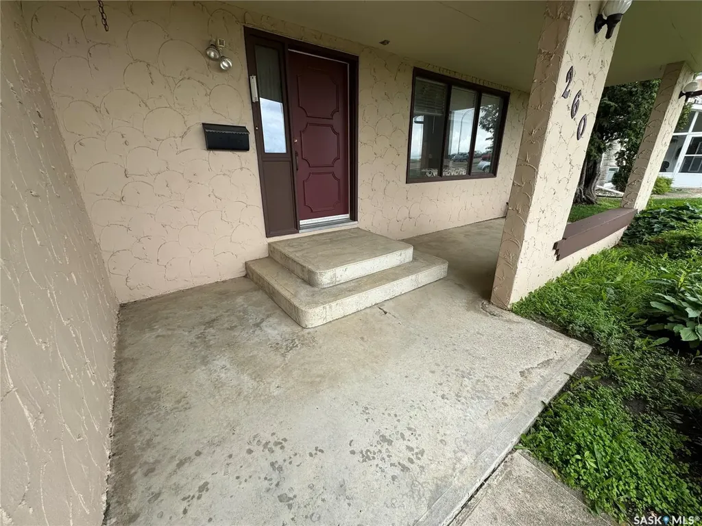 260 Battleford Trail Swift Current SK S9H 4J5