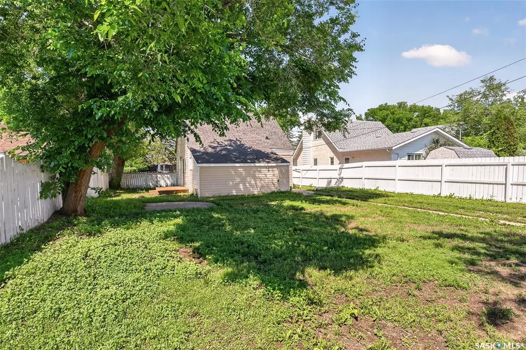 805 Athabasca Street E Moose Jaw SK S6H 0M6