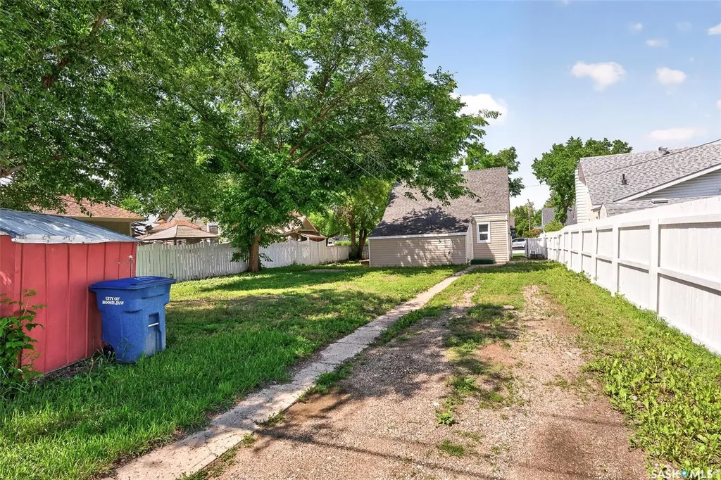 805 Athabasca Street E Moose Jaw SK S6H 0M6
