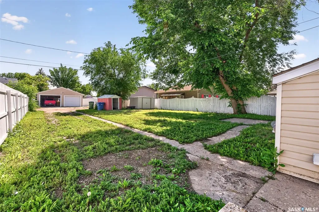 805 Athabasca Street E Moose Jaw SK S6H 0M6