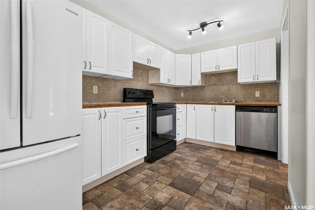 805 Athabasca Street E Moose Jaw SK S6H 0M6