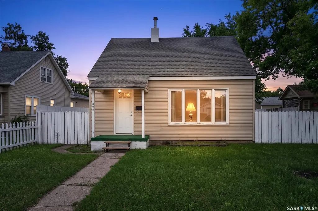 805 Athabasca Street E Moose Jaw SK S6H 0M6