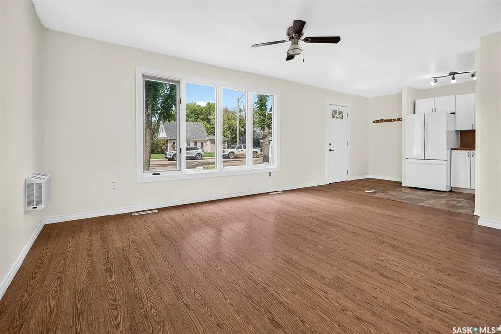 805 Athabasca Street E Moose Jaw SK S6H 0M6