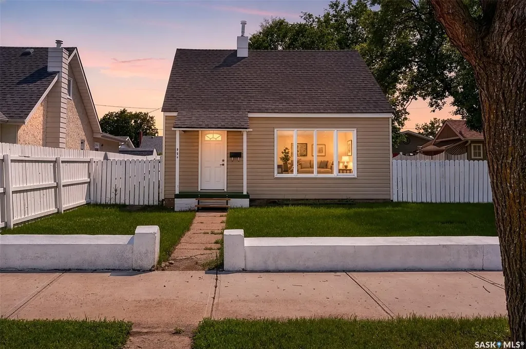 805 Athabasca Street E Moose Jaw SK S6H 0M6