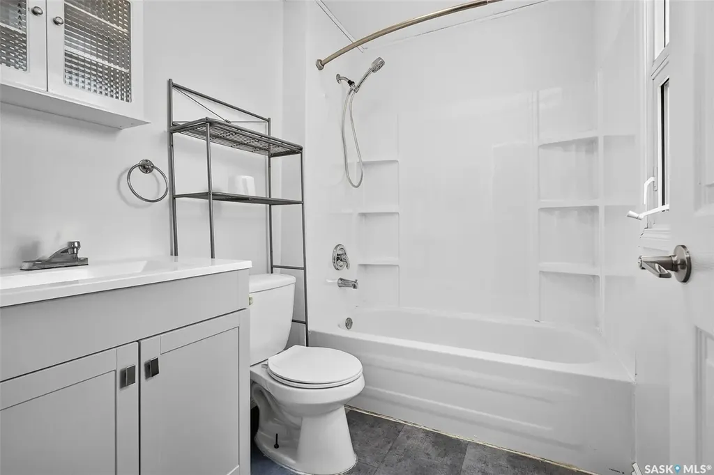 805 Athabasca Street E Moose Jaw SK S6H 0M6