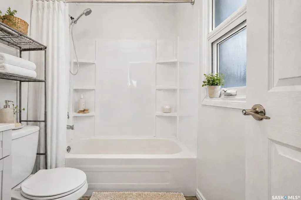 805 Athabasca Street E Moose Jaw SK S6H 0M6