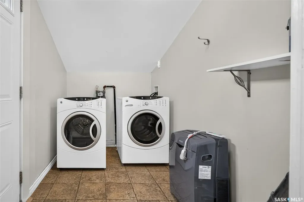 805 Athabasca Street E Moose Jaw SK S6H 0M6