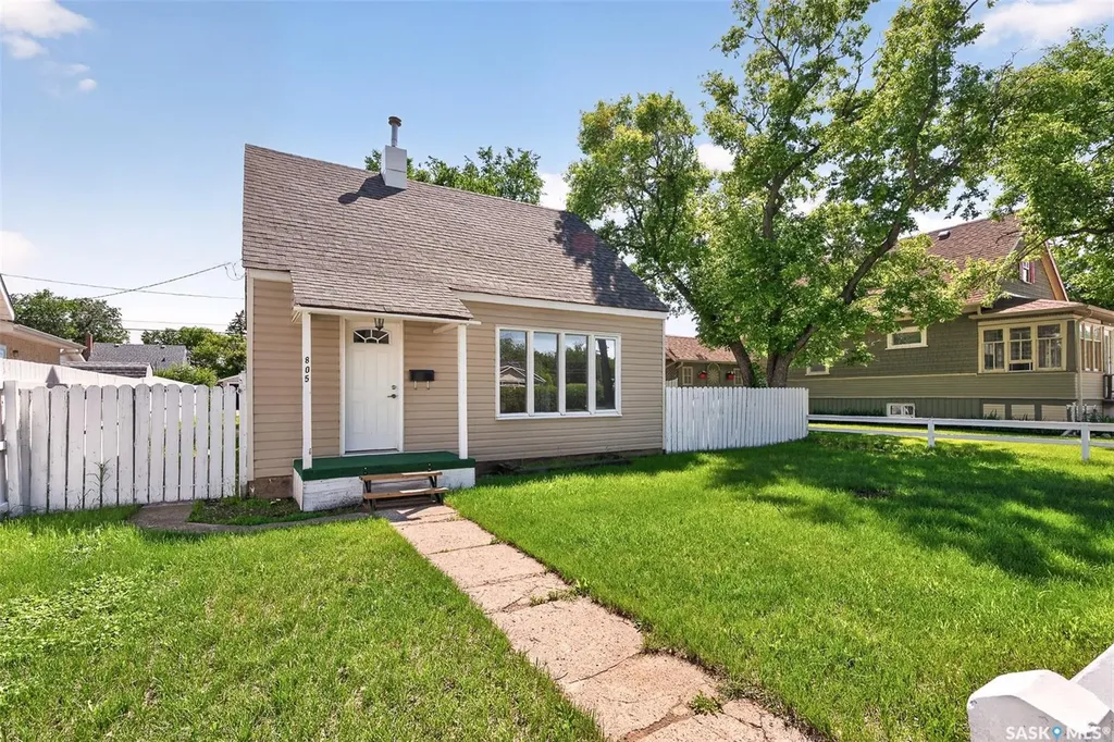 805 Athabasca Street E Moose Jaw SK S6H 0M6