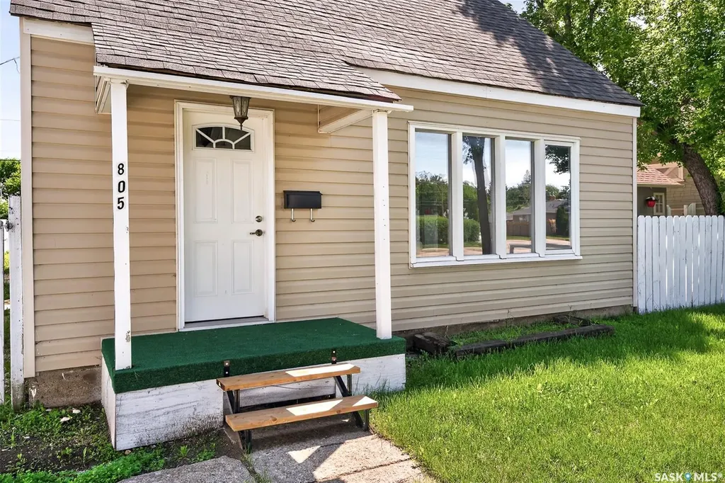 805 Athabasca Street E Moose Jaw SK S6H 0M6