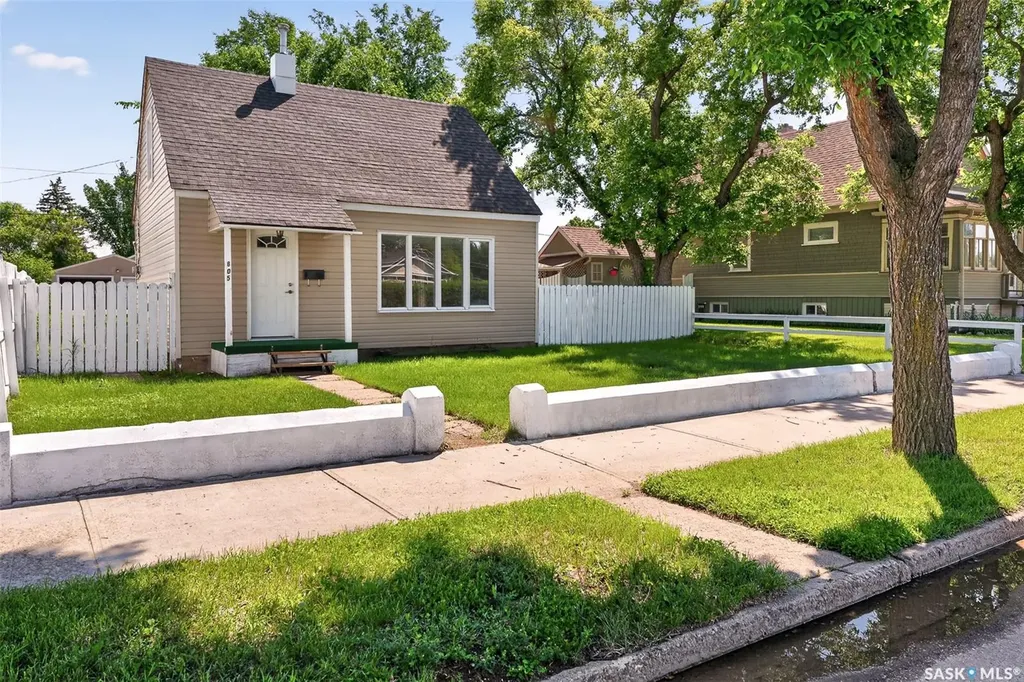 805 Athabasca Street E Moose Jaw SK S6H 0M6