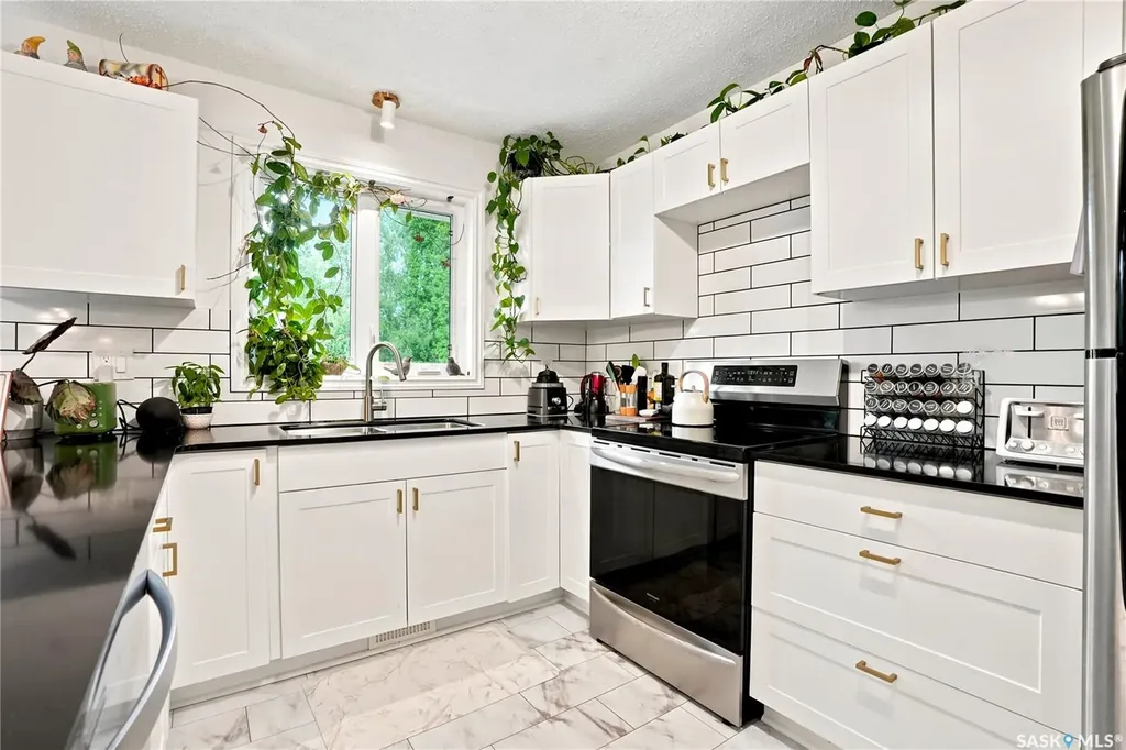 306 Ae Adams Lane Saskatoon SK S7H 5N4