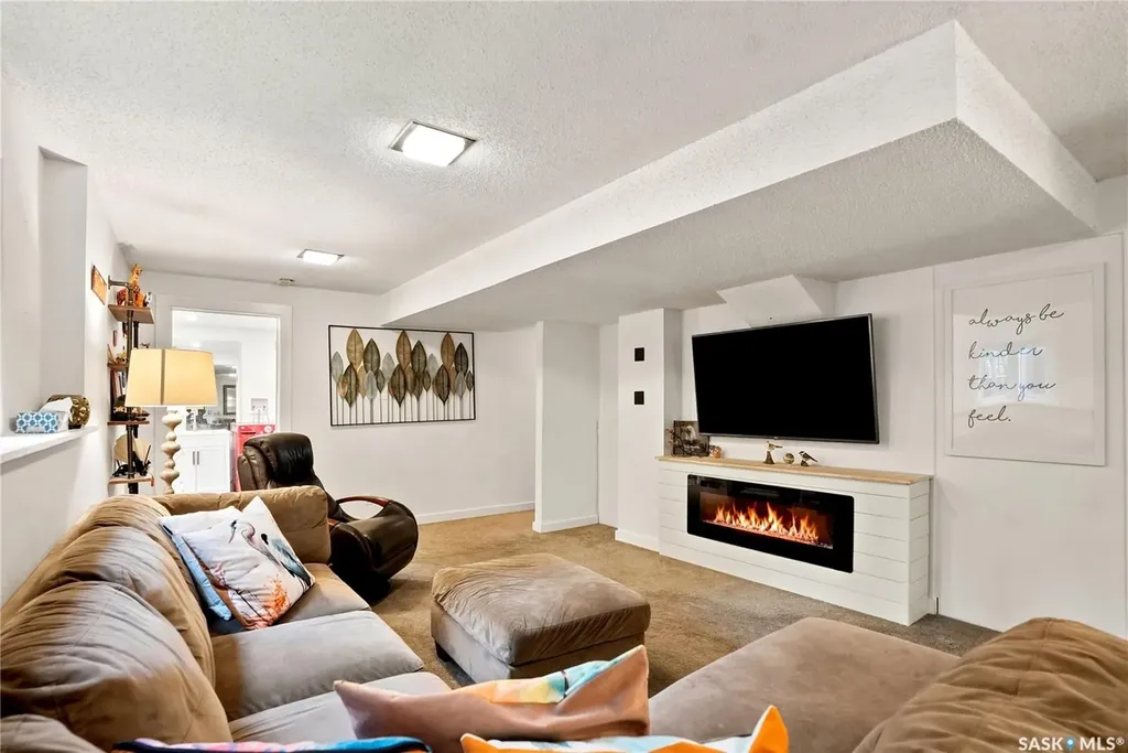 306 Ae Adams Lane Saskatoon SK S7H 5N4