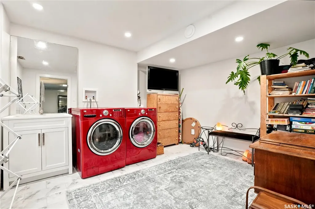 306 Ae Adams Lane Saskatoon SK S7H 5N4