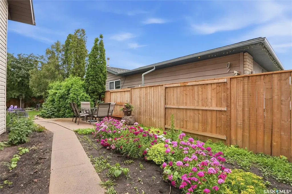 306 Ae Adams Lane Saskatoon SK S7H 5N4