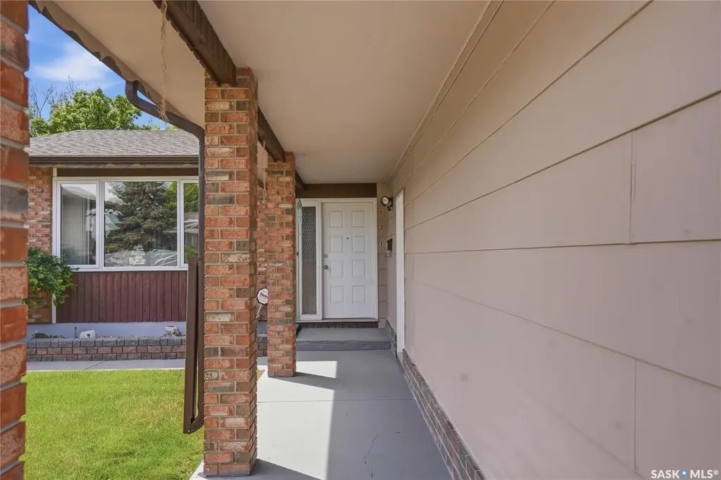 131 Keeley Crescent Saskatoon SK S7J 4B3