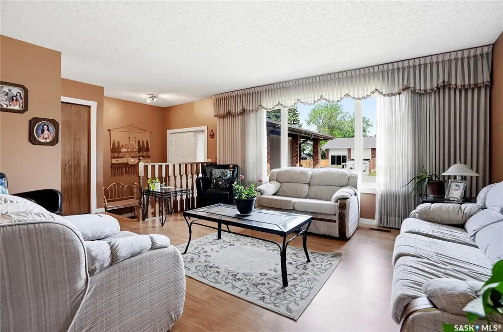 131 Keeley Crescent Saskatoon SK S7J 4B3