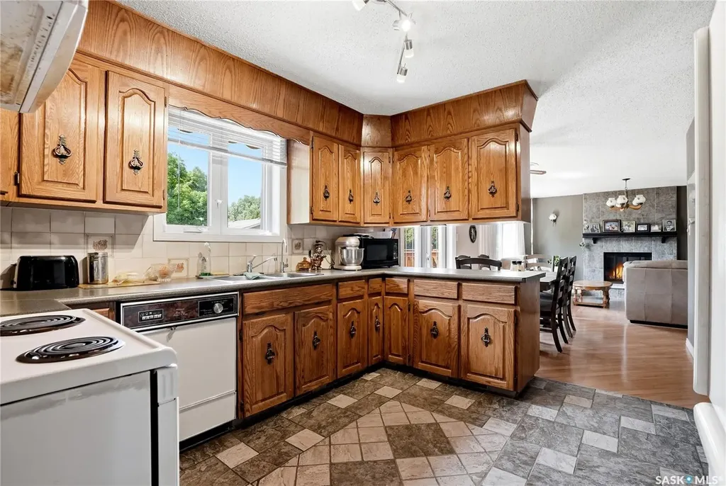 131 Keeley Crescent Saskatoon SK S7J 4B3