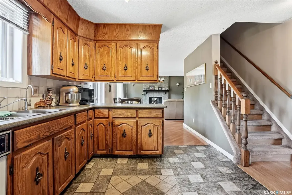 131 Keeley Crescent Saskatoon SK S7J 4B3