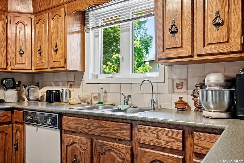 131 Keeley Crescent Saskatoon SK S7J 4B3