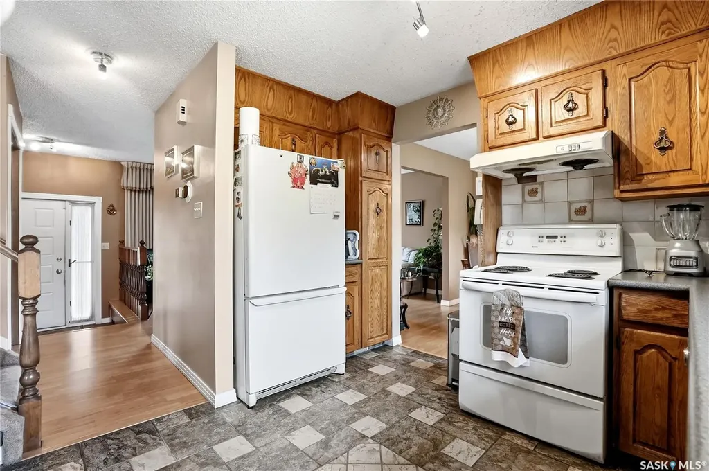 131 Keeley Crescent Saskatoon SK S7J 4B3