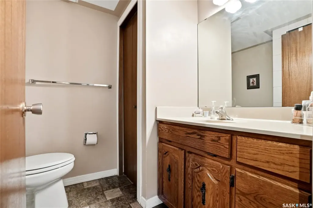 131 Keeley Crescent Saskatoon SK S7J 4B3