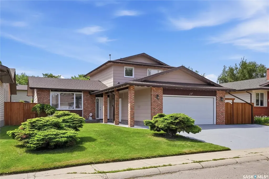 131 Keeley Crescent Saskatoon SK S7J 4B3
