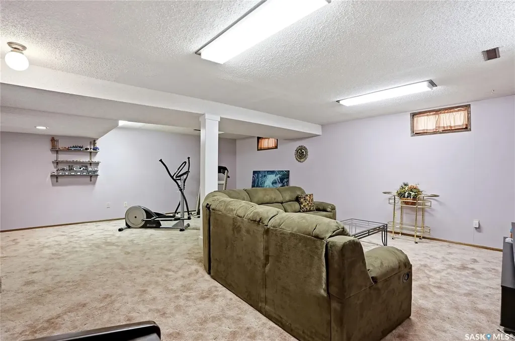 131 Keeley Crescent Saskatoon SK S7J 4B3