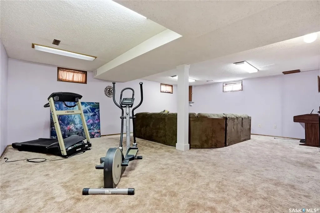 131 Keeley Crescent Saskatoon SK S7J 4B3