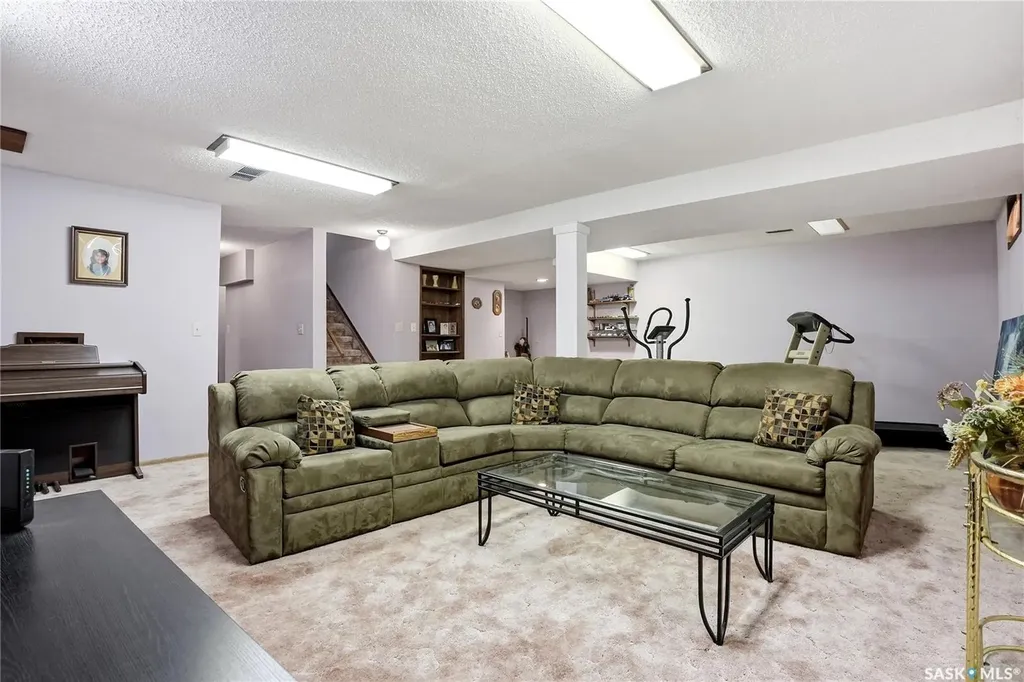 131 Keeley Crescent Saskatoon SK S7J 4B3