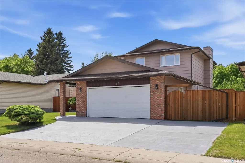 131 Keeley Crescent Saskatoon SK S7J 4B3