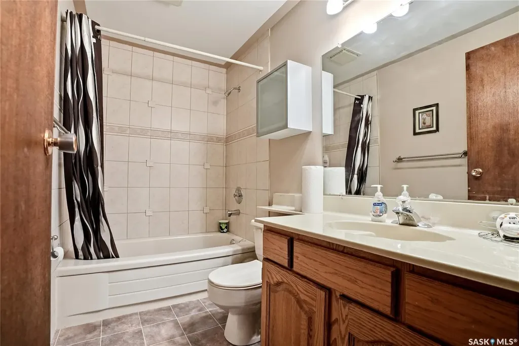 131 Keeley Crescent Saskatoon SK S7J 4B3