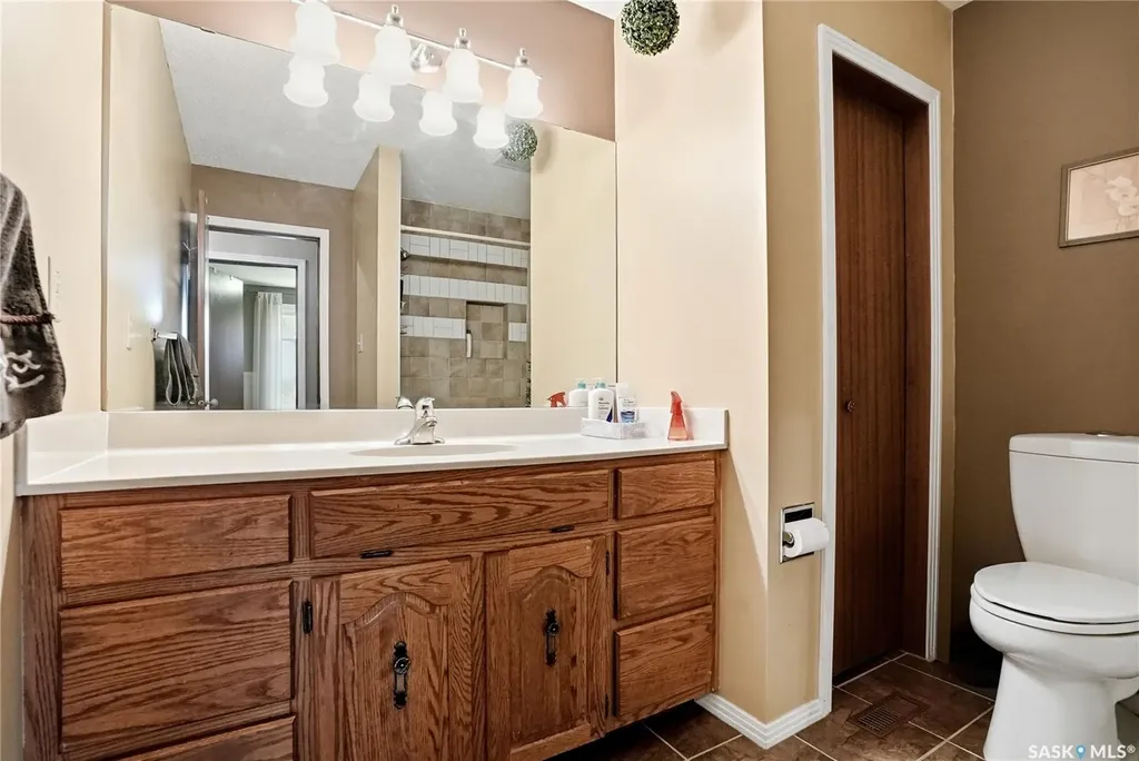131 Keeley Crescent Saskatoon SK S7J 4B3