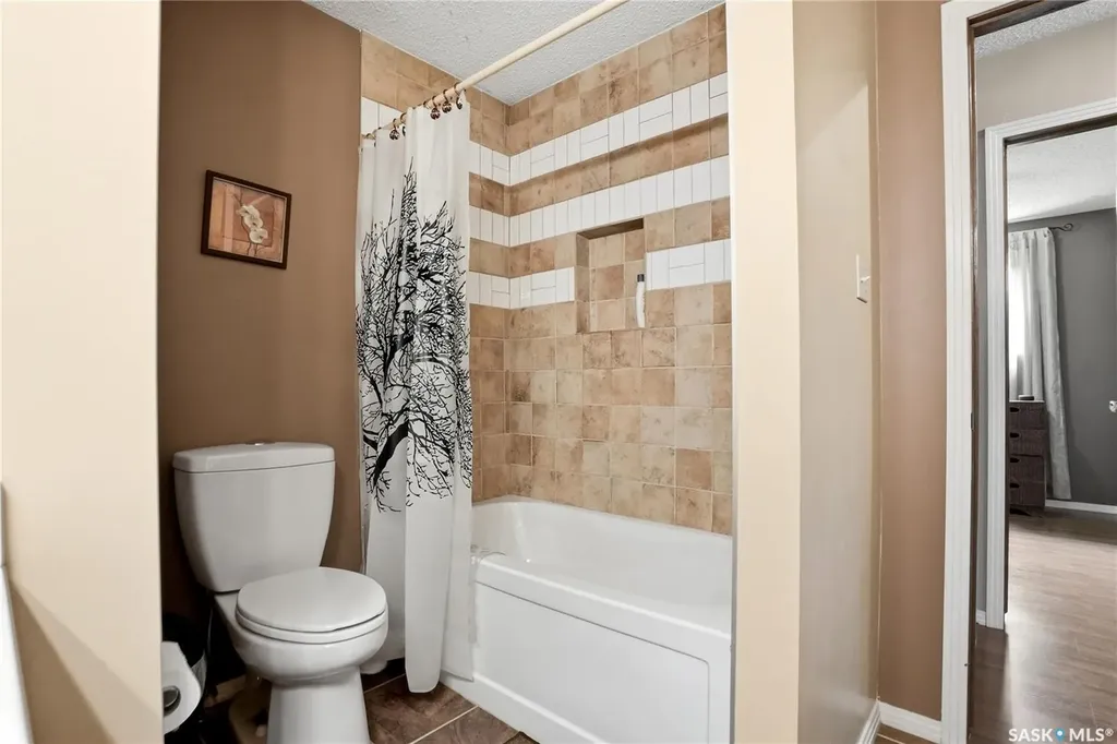 131 Keeley Crescent Saskatoon SK S7J 4B3