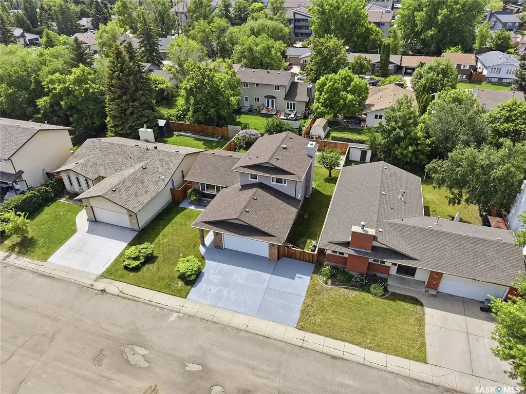 131 Keeley Crescent Saskatoon SK S7J 4B3