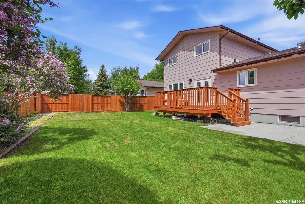 131 Keeley Crescent Saskatoon SK S7J 4B3